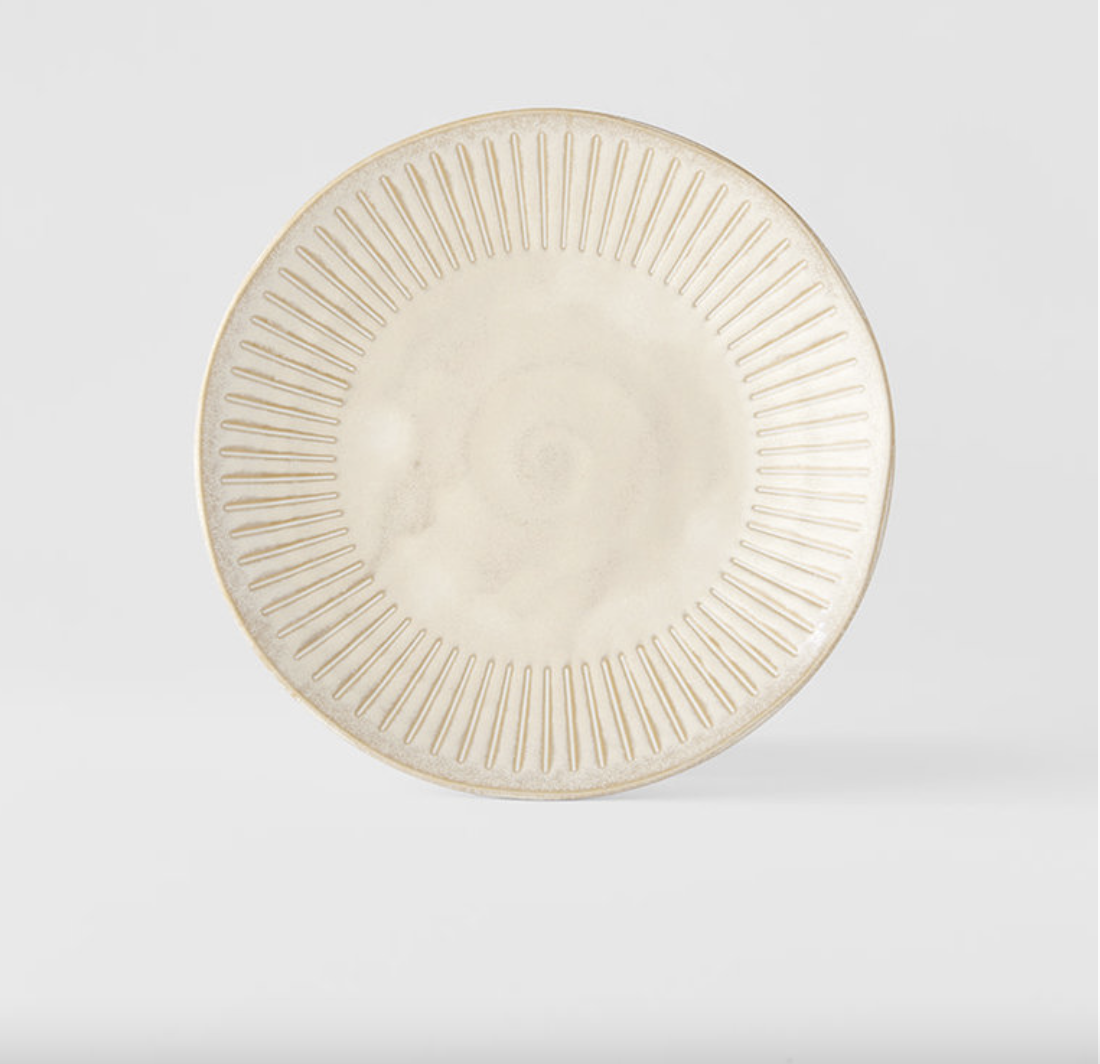 Ridged Alabaster dinner plate 25cm