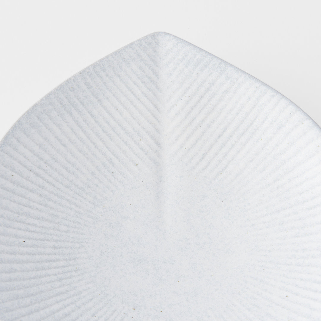 Snow Leaf rounded small plate 12cm